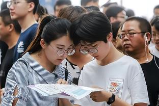 就是在内线打！祖巴茨半场出战15分钟 4投全中拿8分8板&3前场板